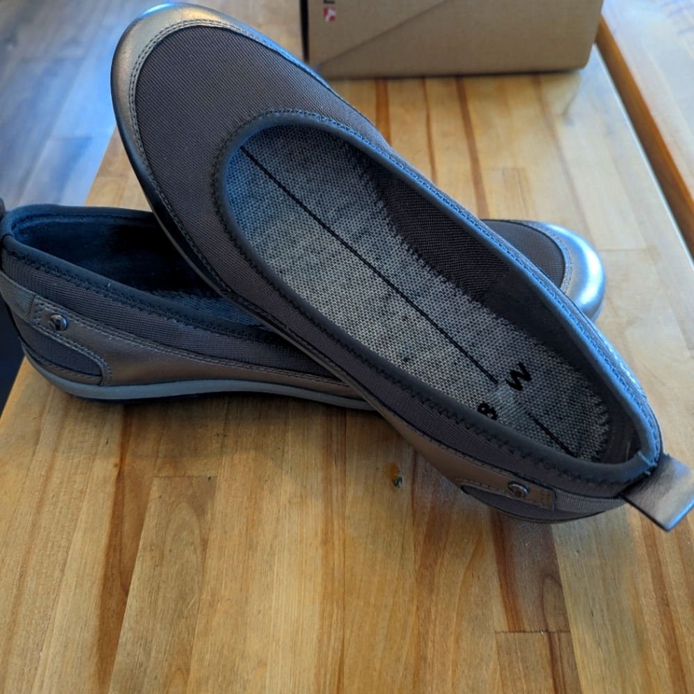 Revere Charlotte Women's Ballet Flat - Sz 8, Gray/Silver